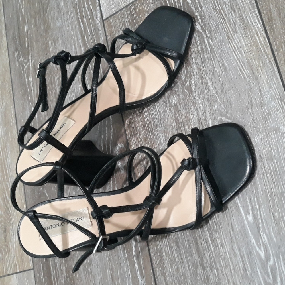 Antonio Melani womens 3.5 inch heels black leather sandals. Size 10